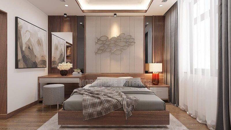 Mẫu bố trí nội thất phòng ngủ nam tính sử dụng giường ngủ gỗ óc chó veneer hiện đại liền mạch với tấm gỗ ốp tường hiện đại, được bố trí chiếm toàn bộ phần diện tích mảng tường dưới vừa đẹp vừa thuận tiện cho việc vệ sinh đặc biệt là phòng từ cậu con trai.